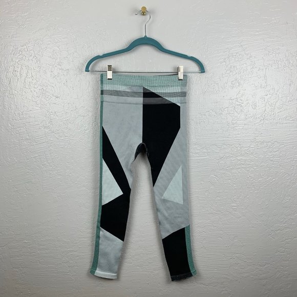 Nike training icon clash seamless sculpt leggings in grey print Clearance